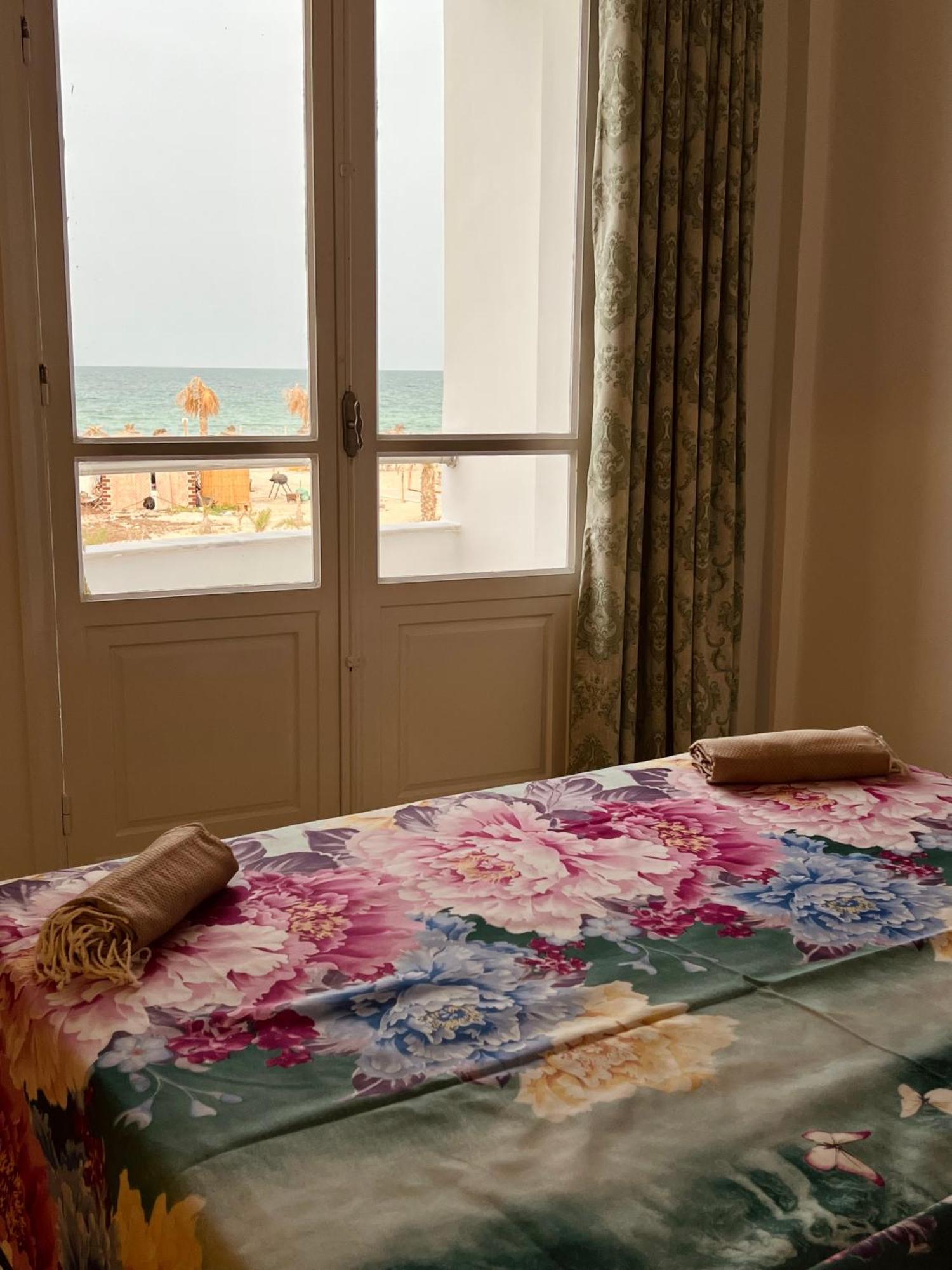 Appartement Vue De Mer Pied Dans L'Eau Gábes Exteriér fotografie